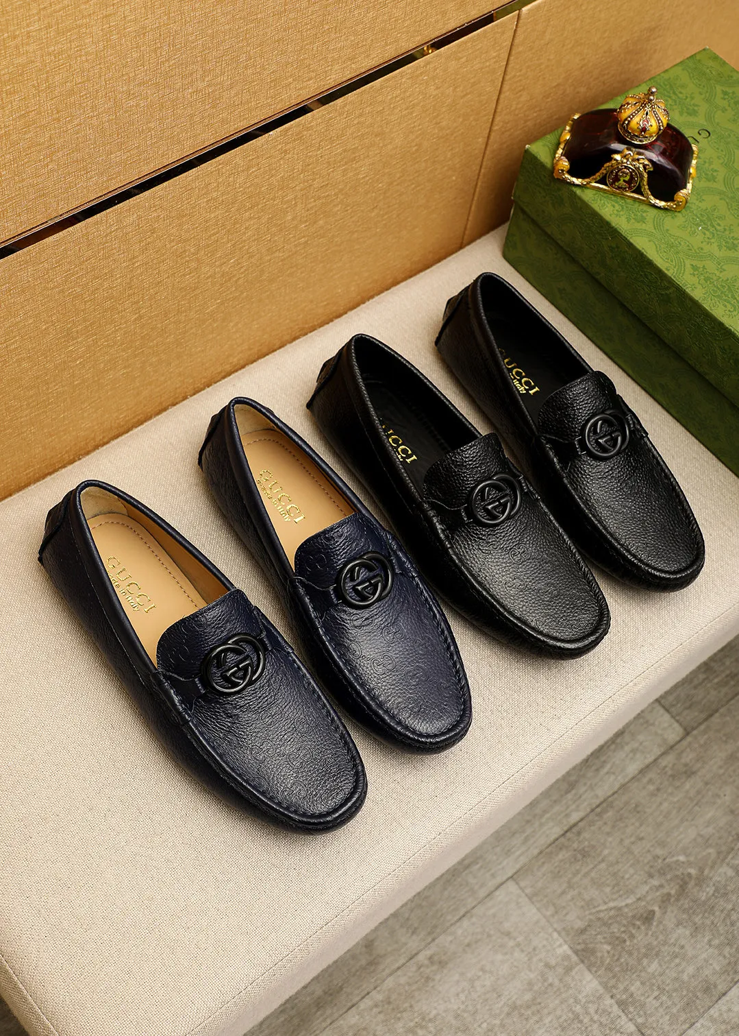 Men's shoes 💰420 💐 Product trademark: GUCCI "Gucci" Doudou shoes Regular size: 38-44 (45🉑️customized) Product materials: Selected imported first-layer calfskin embossed upper + luxury hardware buckle, imported sheep 🐑 leather lining. Strong three-dimensional visual effect, original outsole color: 2 colors available